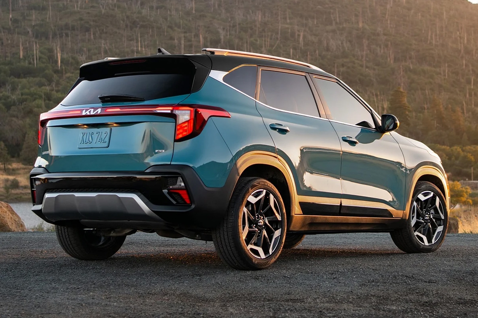 ARTICLE-KIA-SELTOS-vs-SUBARU-CROSSTREK-vs-HONDA-HR-V-seltos_derriere