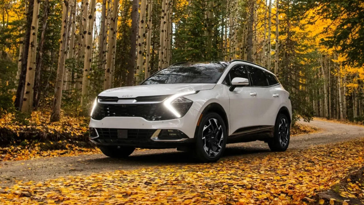 vue latérale avant d'une Kia Sportage
